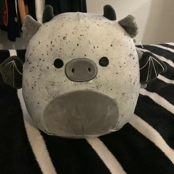 Gio SQUISHMALLOW 8โ - Picture 1 of 7